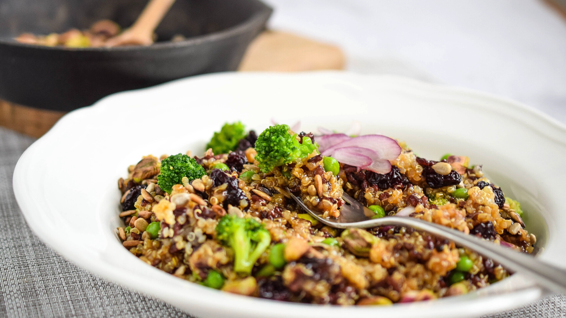 Quinoa salad with broccoli and black rice