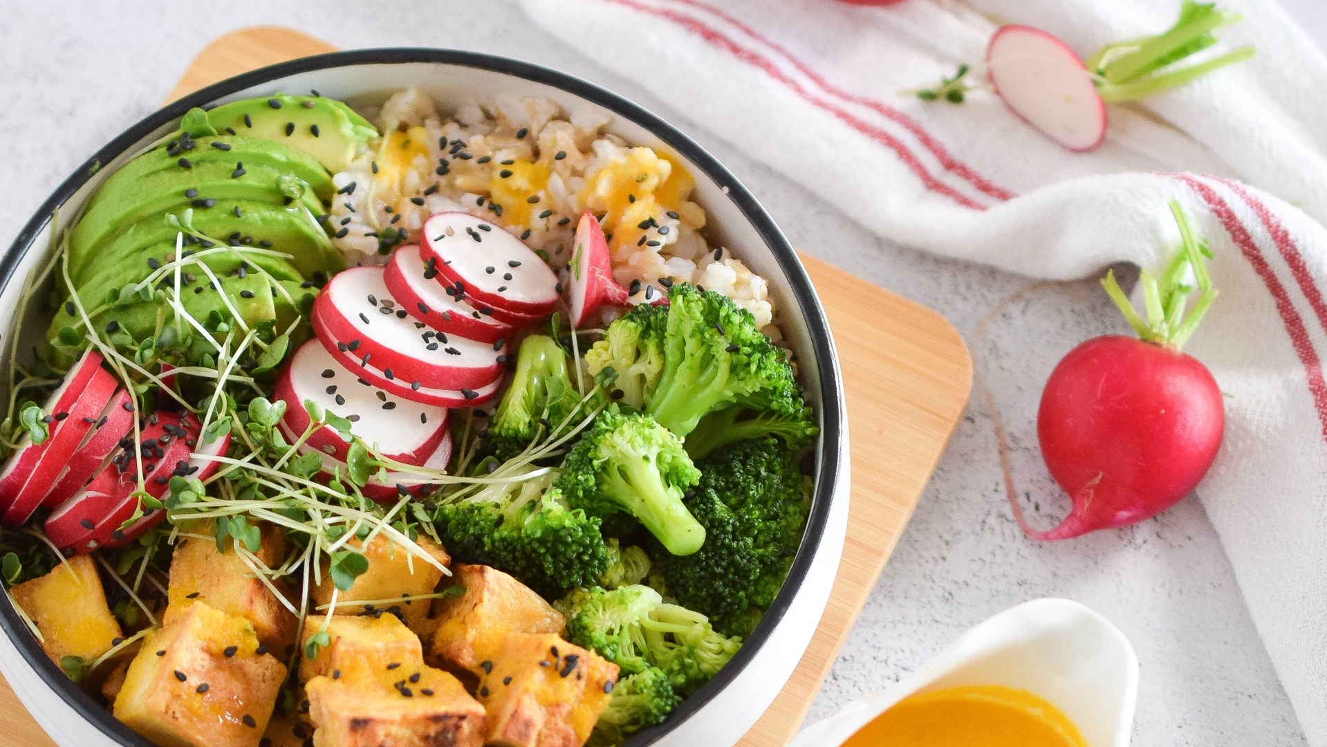 Tofu with brown rice and vegetables